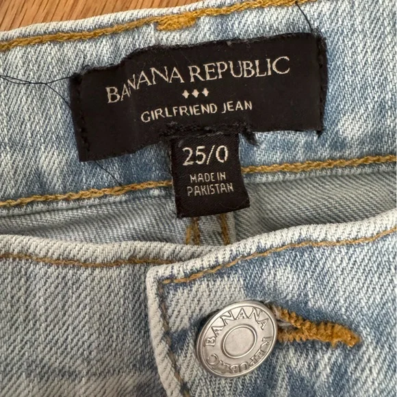 EUC Banana Republic Women’s ‘Girlfriend’ Light Wash Jeans 0/25 - Picture 3 of 10